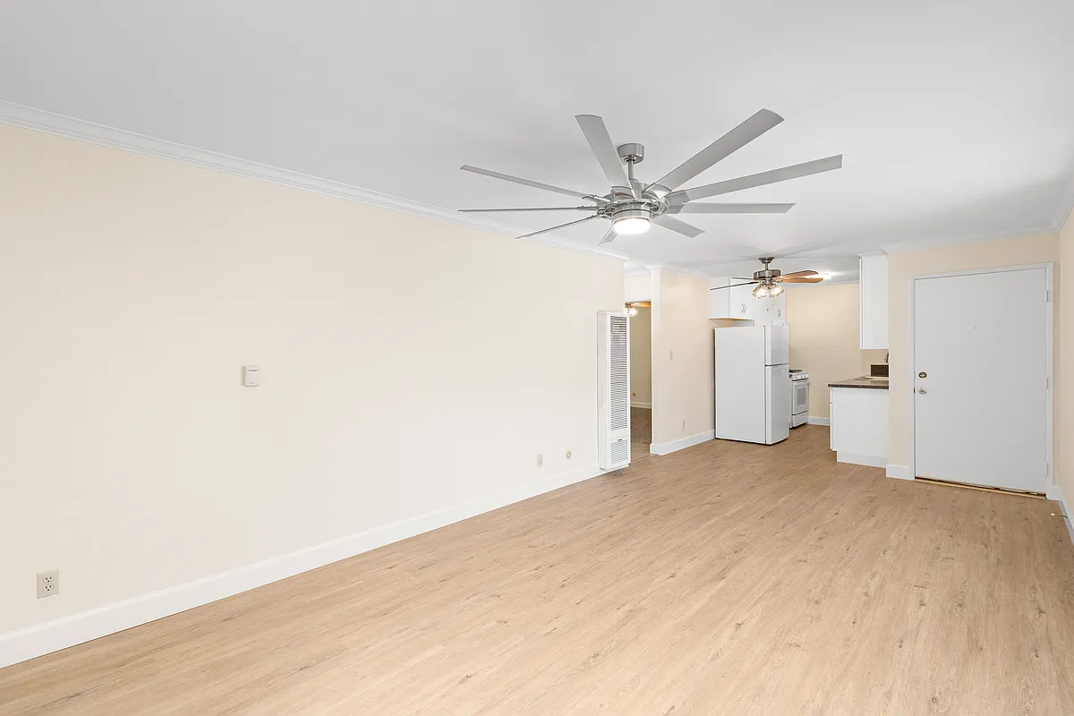 2 bed, 750 sqft, $2,595 — Photo 4