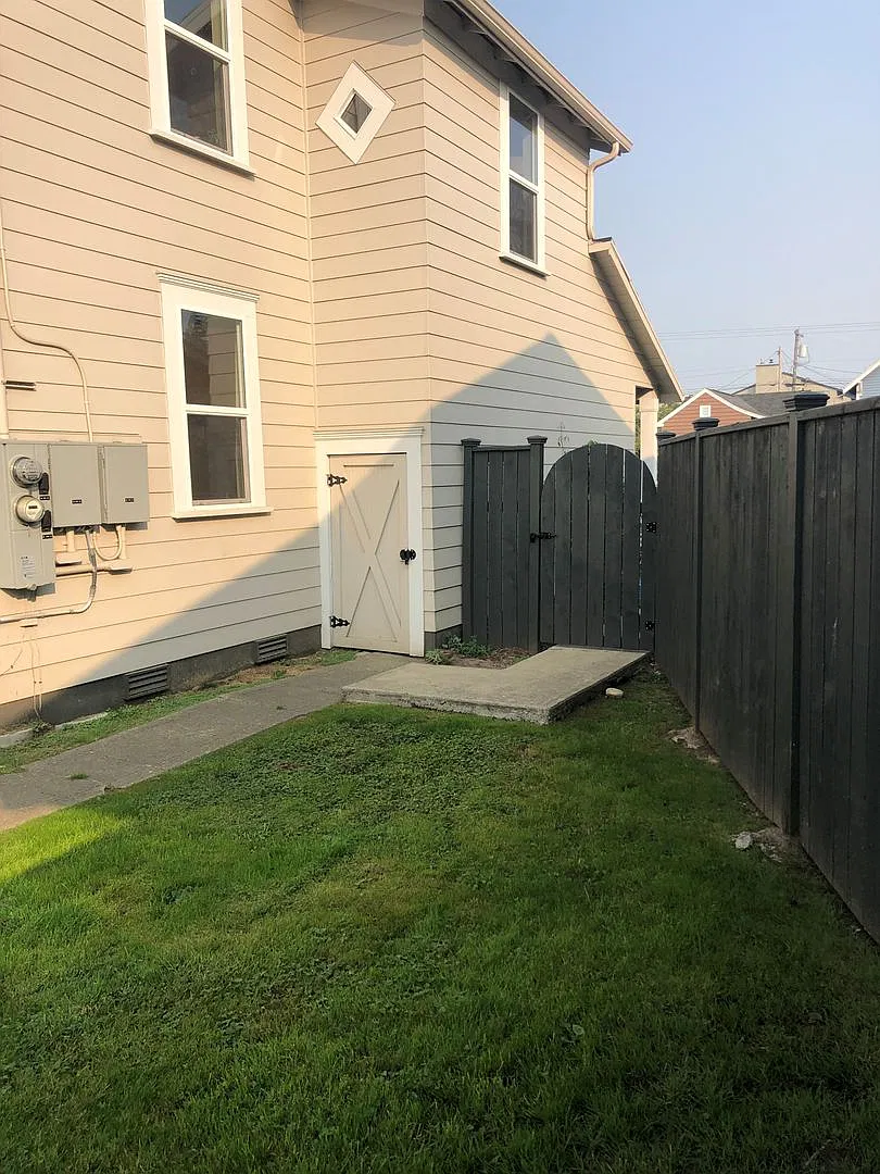 2 bed, 1000 sqft, $2,150 — Photo 2