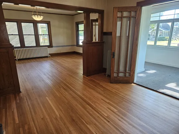 416 Hassan St SE, Hutchinson, MN 55350