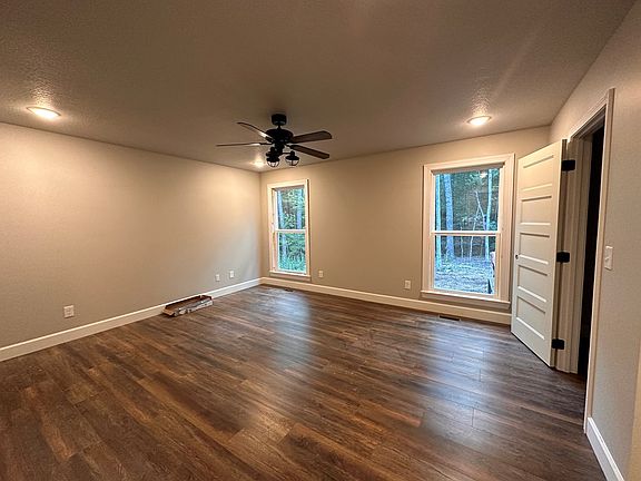 2nd image of 1087 Circle Dr