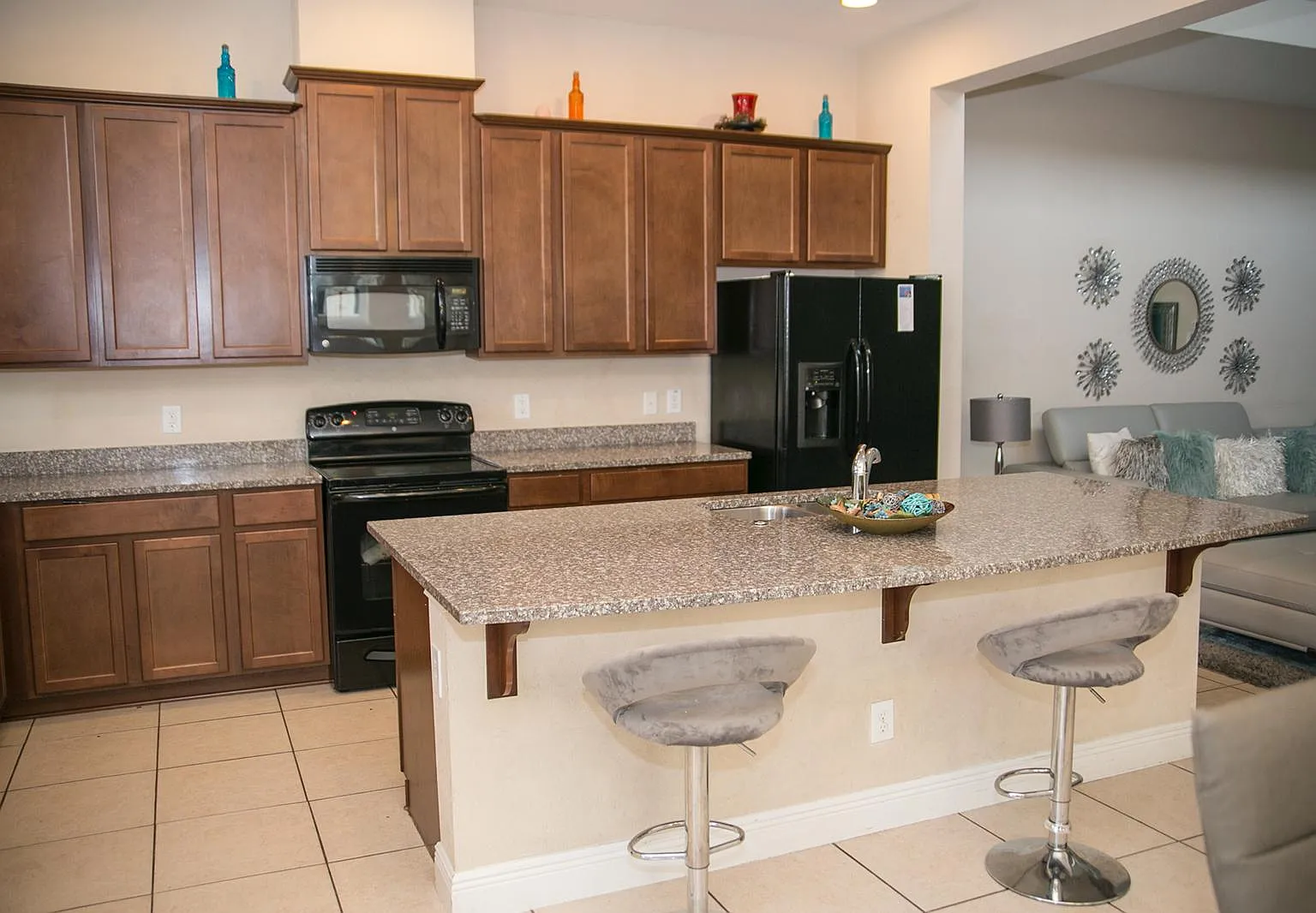 3 bed, 2.5 bath, 1647 sqft, $2,700 — Photo 2