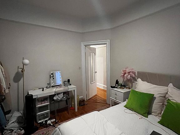 3rd image of 142 E 27th St APT 1C