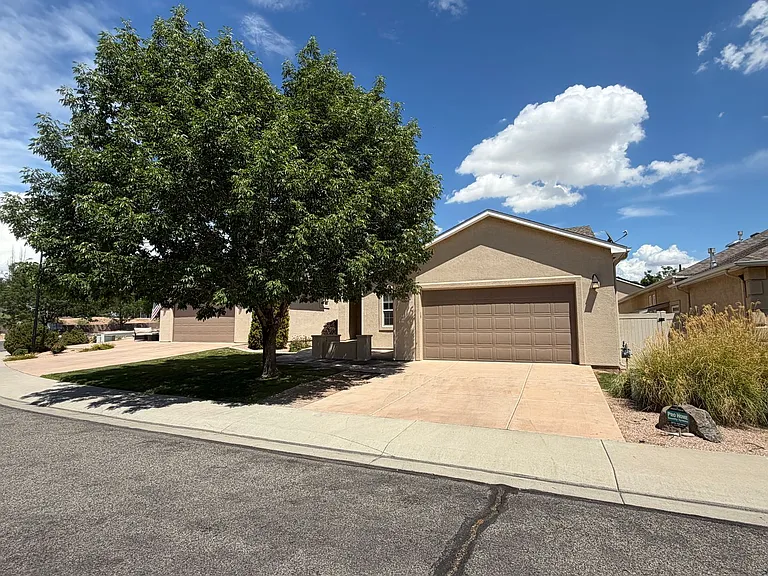 1825 Venetian Dr — Photo 1