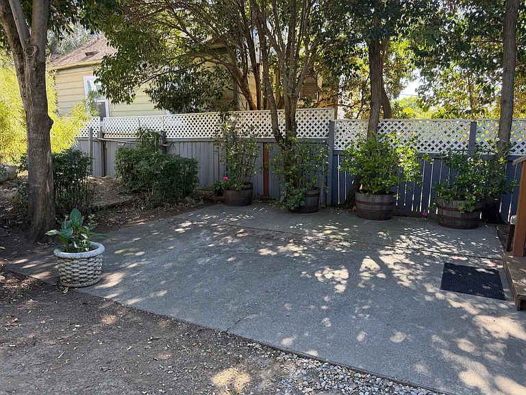 733 Florida St — Photo 36
