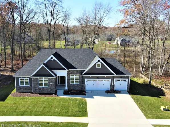 44 Candlelight Ct, Brighton, MI 48114