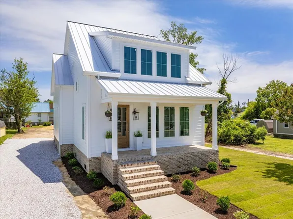 3508 Main St, Chincoteague Island, VA 23336