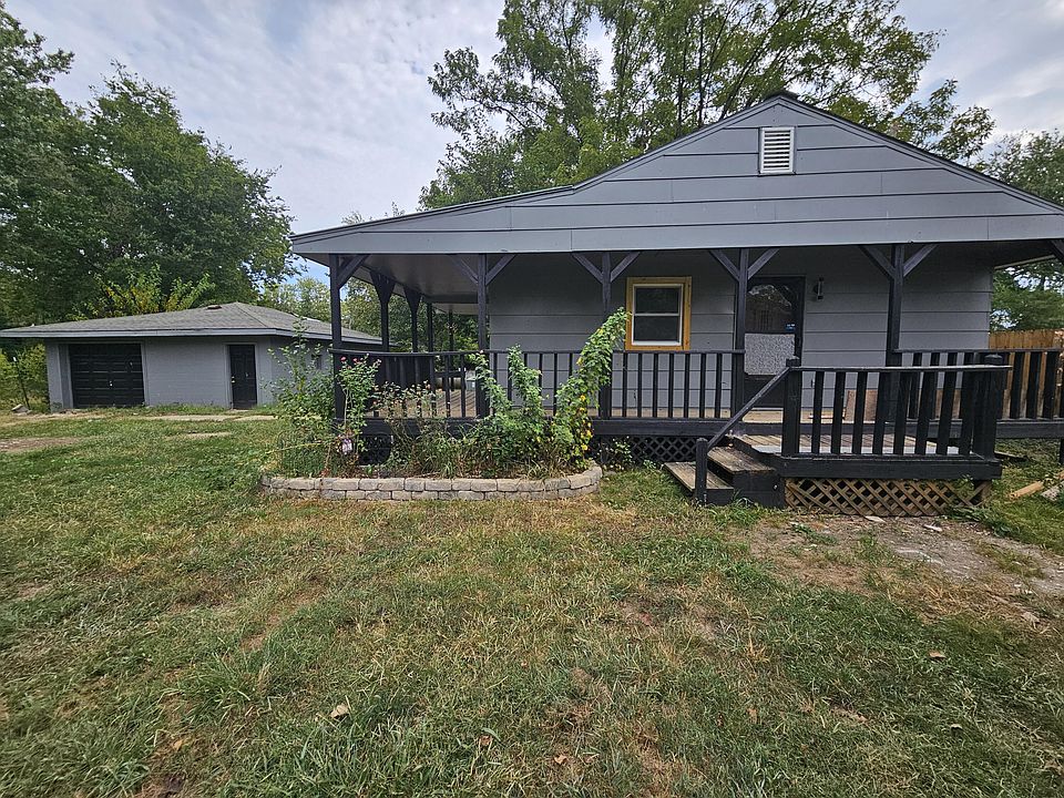 1st image of 292 S Oak Avenue