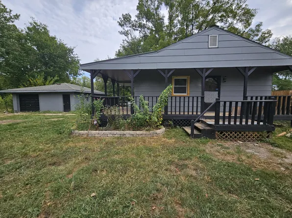 292 S Oak Avenue, Sparta, MO 65753
