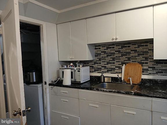 2nd image of 2053 Larkhall Rd
