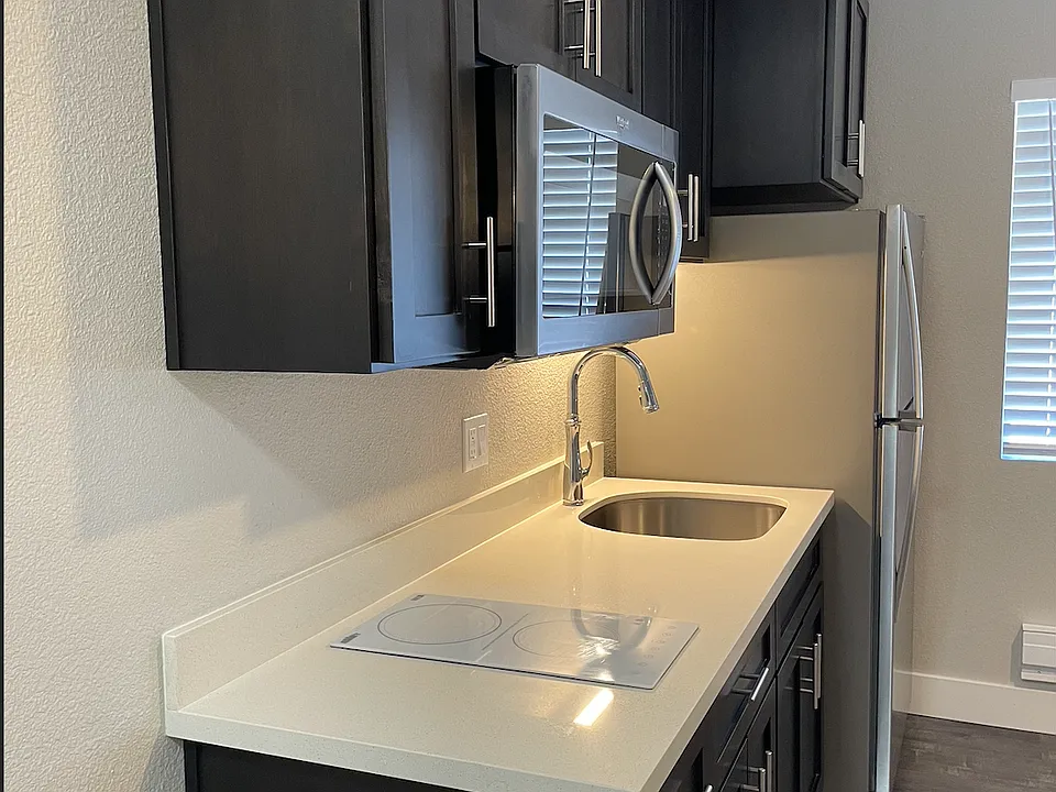 202 E Lake Ave #208