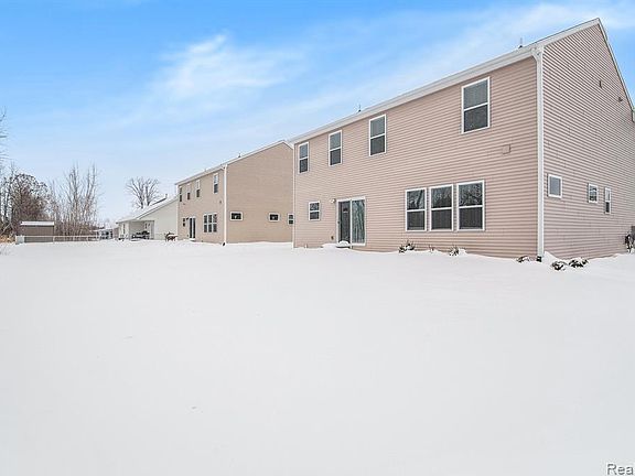 4th image of 3069 Oxford Ln