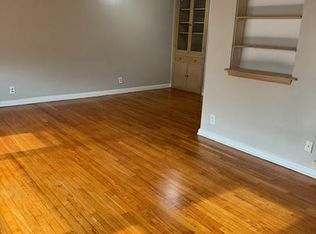 1142 E Singer Cir APT 4, Milwaukee, WI 53212