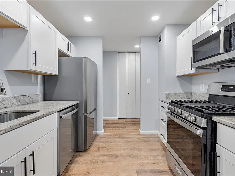 4520 King St #601 — Photo 13