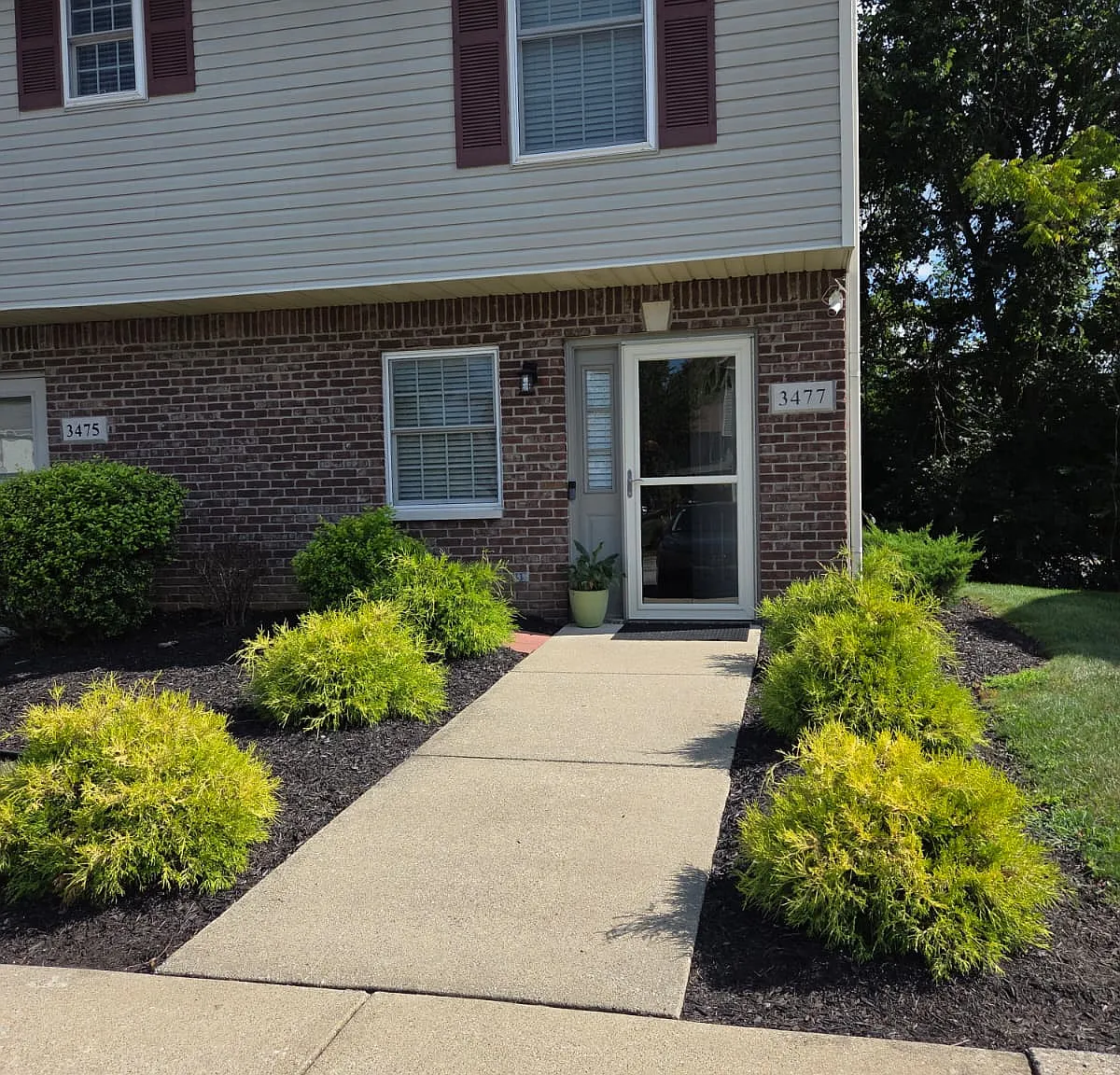 3 bed, 2.5 bath, 1240 sqft, $2,300 — Photo 1