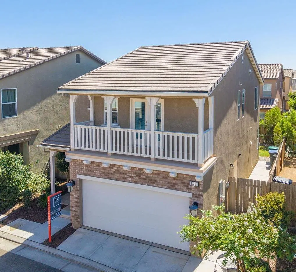 3 bed, 2.5 bath, 1512 sqft, $2,500 — Photo 1
