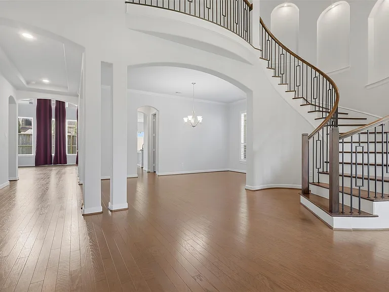 1303 Gardenia Dr — Photo 2