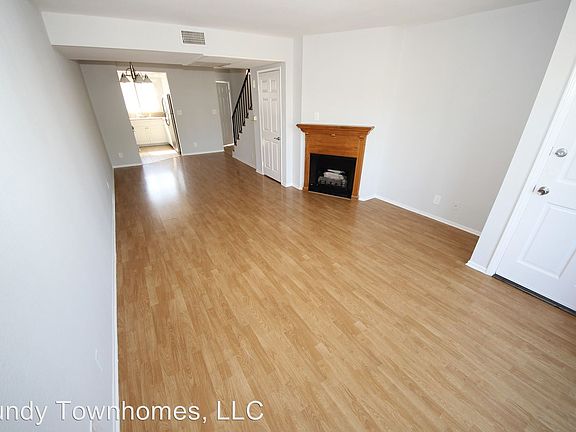 3rd image of 1600 S Bundy Dr APT 4