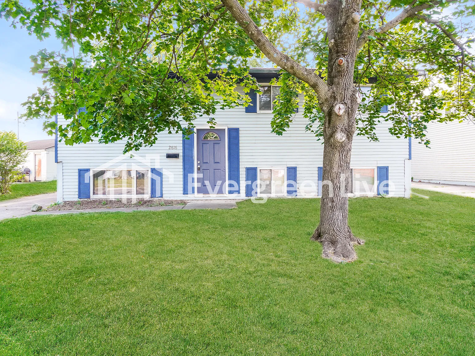 3 bed, 1.5 bath, 1586 sqft, $1,945 — Photo 1