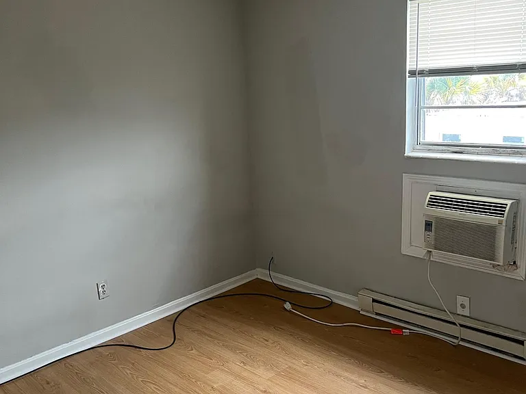5052 Delta St #11 — Photo 10