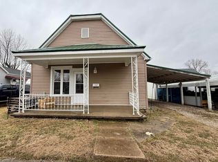 102 W John St, Fort Branch, IN 47648