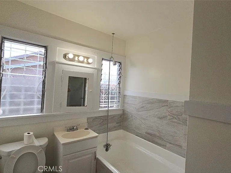 456 1/2 W 59th Pl #456 — Photo 20