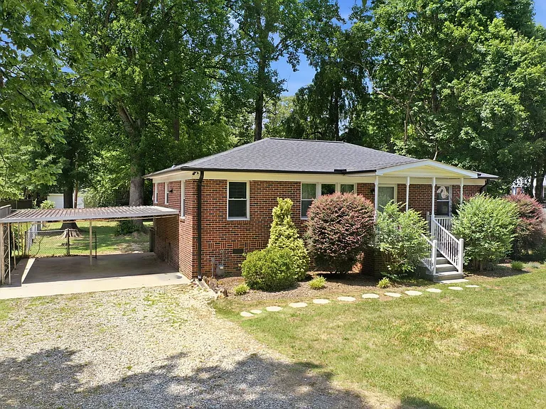 1515 Woodland Ave — Photo 2