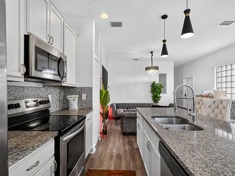 609 N F St — Photo 10