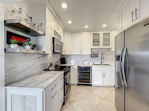 5th image of 1535 SE 15th St APT 301