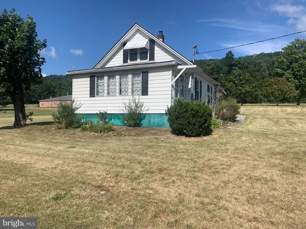 11 Gray Ridge Ln, Berkeley Springs, WV 25411