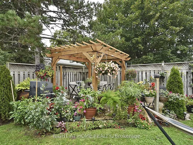 1434 Largo Cres — Photo 37