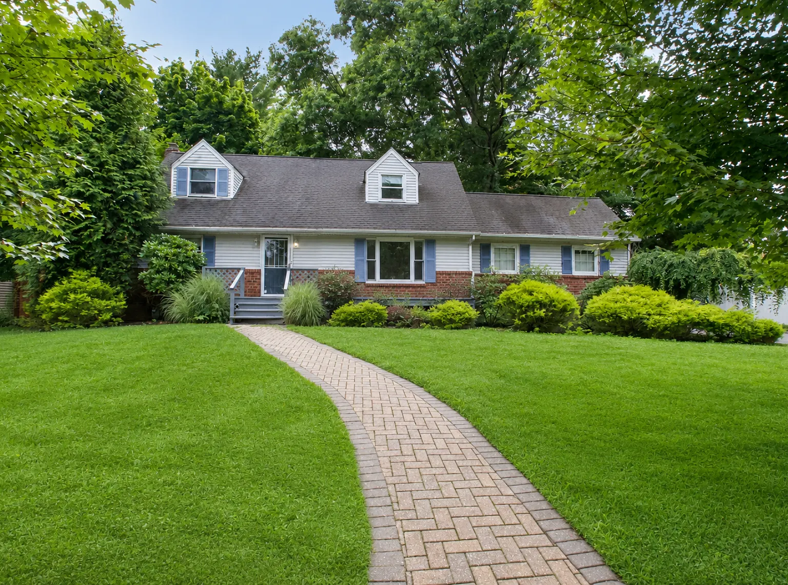 Brand Dr, Huntington — Photo 1