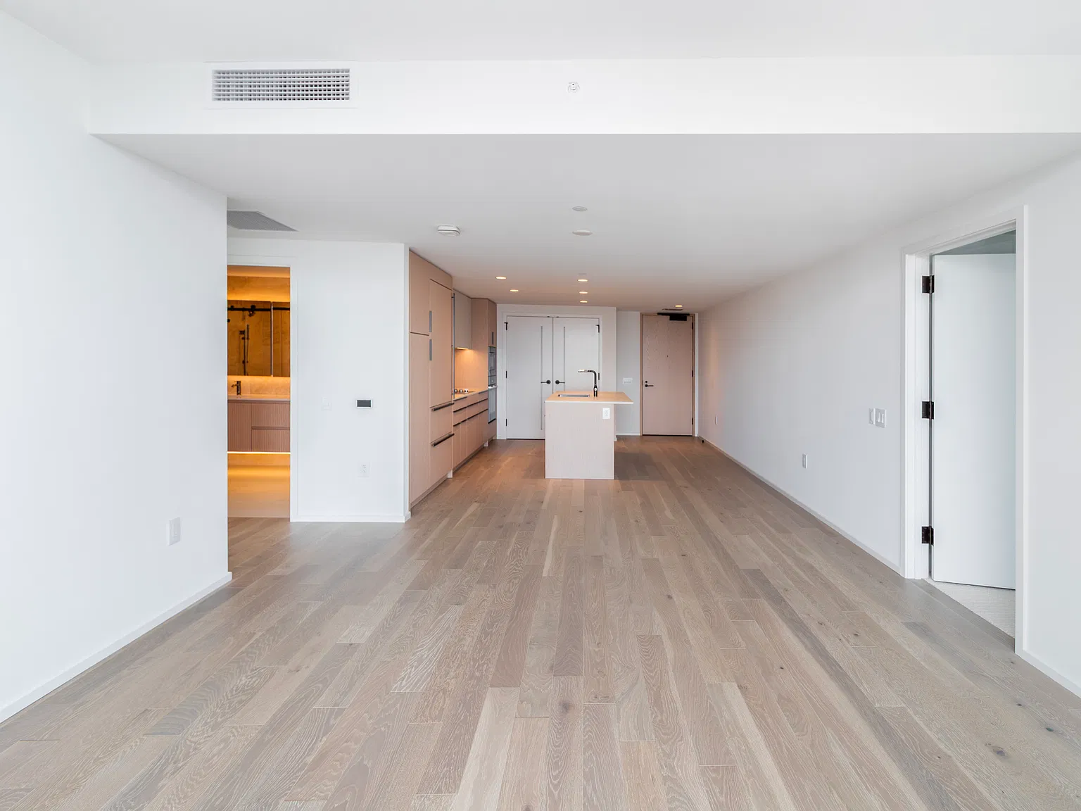 2 bed, 923 sqft, $6,000 — Photo 4