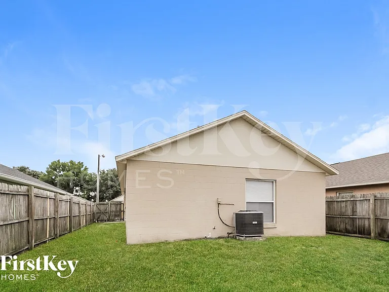 2416 Daffadil Ter — Photo 15