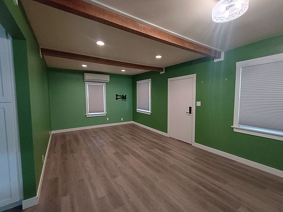 5th image of 2931 Perry Ave NE