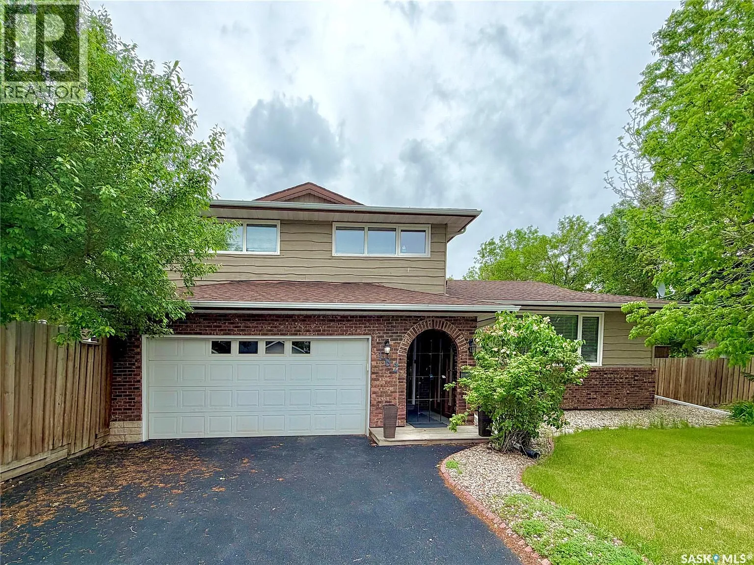 183 Lincoln Drive — Photo 1