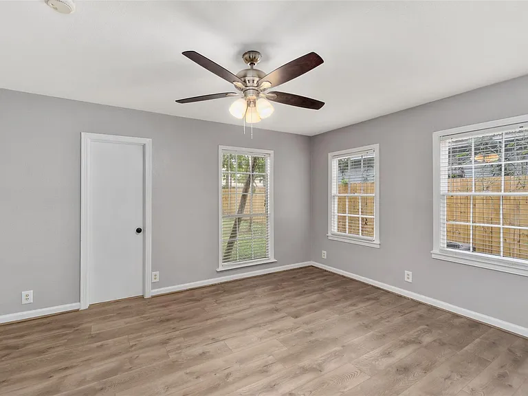 1110 Woods Dr — Photo 21