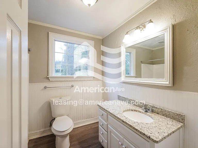 589248_013_bathroom_13631560.jpg