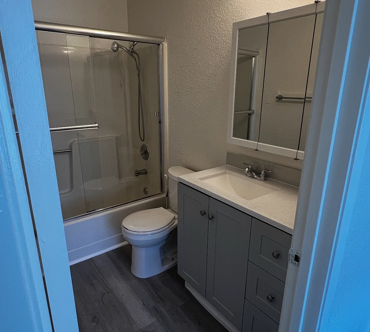2 bed, 842 sqft, $2,400 — Photo 1