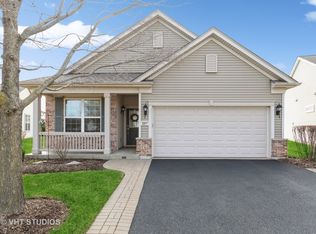 2807 Beacon Point Cir, Elgin, IL 60124