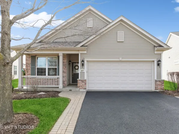 2807 Beacon Point Cir, Elgin, IL 60124