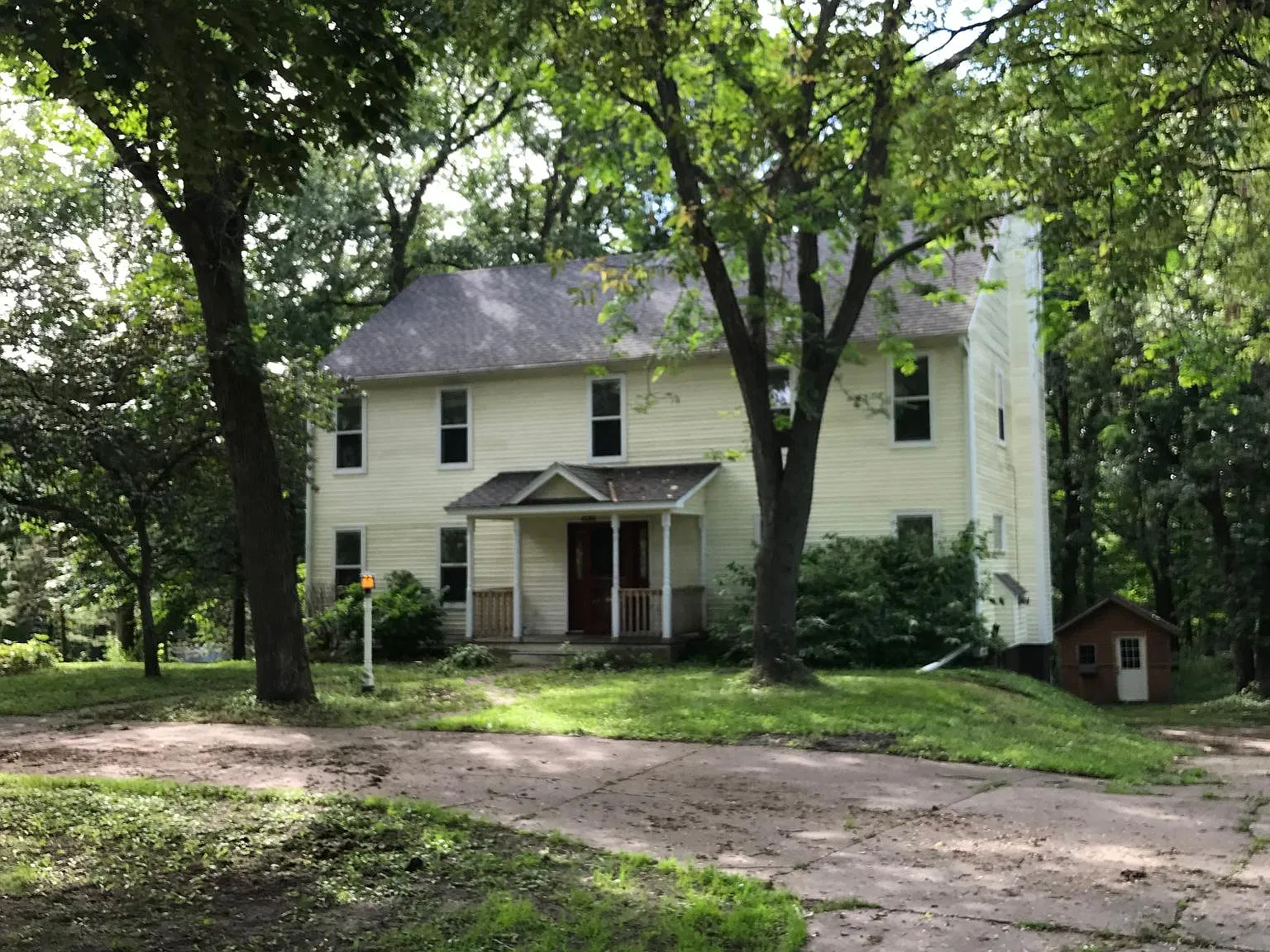 4 bed, 2.5 bath, 4000 sqft, $3,000 — Photo 1