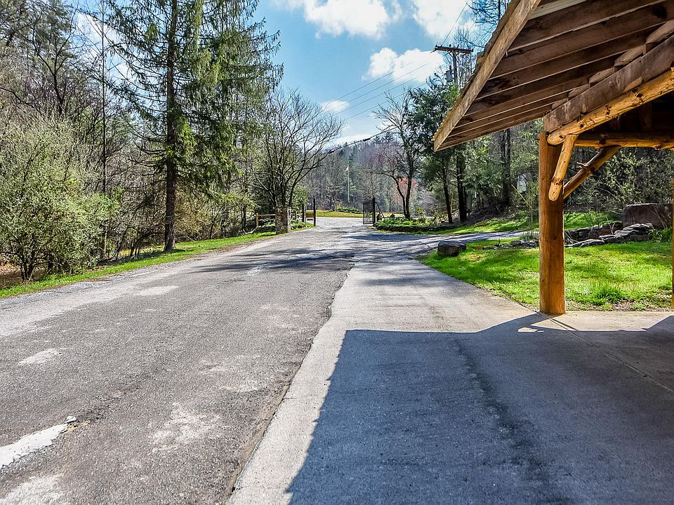 2nd image of Overlook View Rd