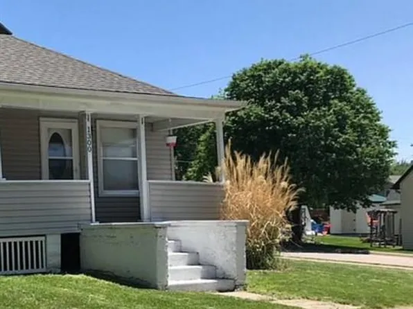 1300 N Burlington Ave, York, NE 68467