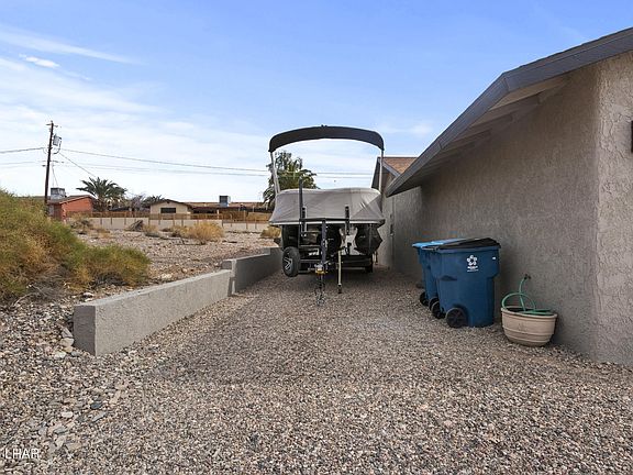 4th image of 2930 Yuma Dr