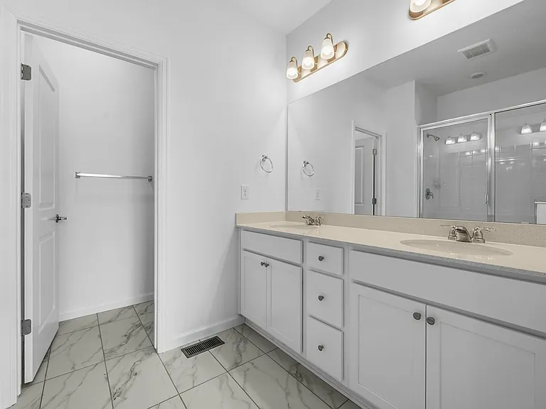 6817 Huddersfield Ln — Photo 21