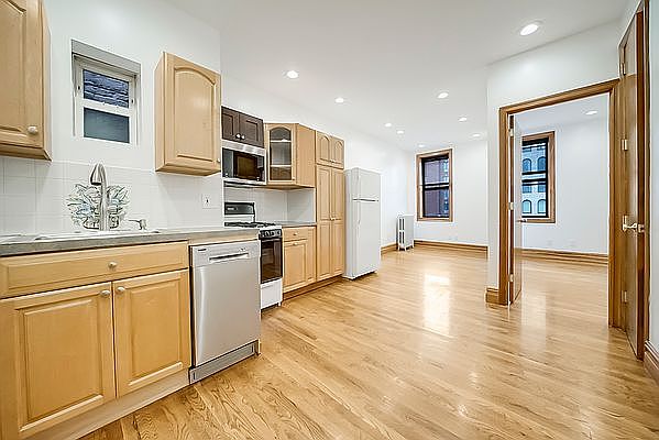1st image of 254 4th Ave APT 4