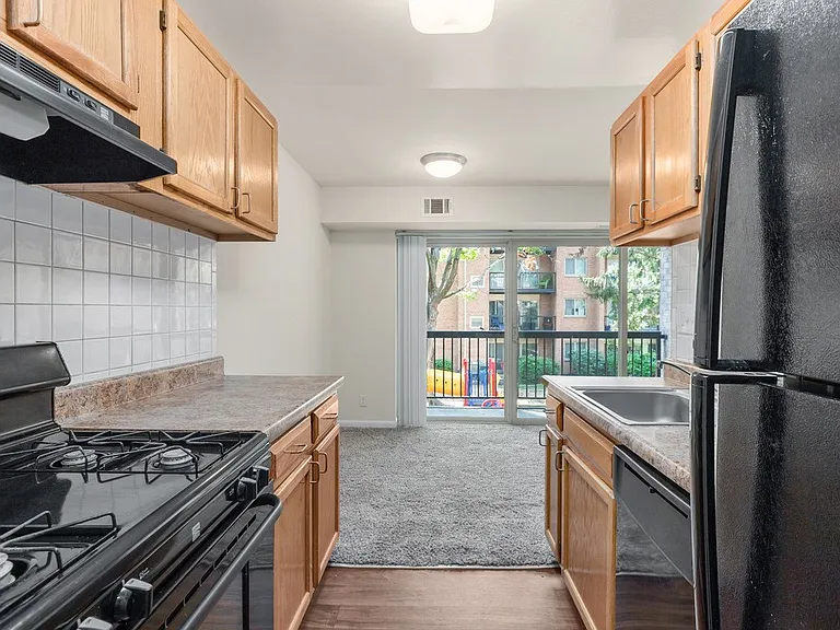 101 North Ripley Apartments — Photo 7