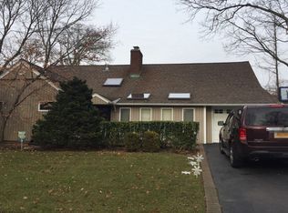 3 Copperbeech Pl, Merrick, NY 11566