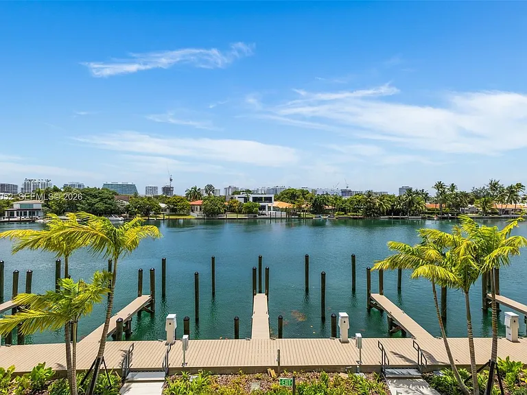 9221 E Bay Harbor Dr #210 — Photo 26
