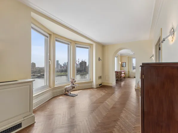 1 East End Avenue image 3 of 9